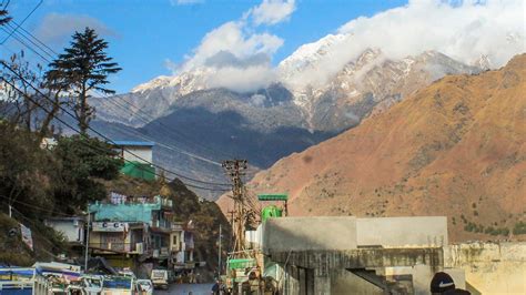 Joshimath Sinking Locals On Edge Over Relocation Cm Holds Key Meet