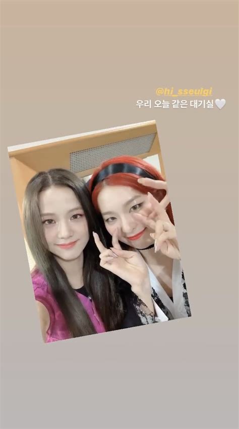 blackpink s jisoo and red velvet s seulgi share cute interaction backstage at “inkigayo”