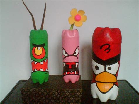 Agar taman yang anda buat memiliki tampilan yang elegan, anda bisa menggunakan pot unik sebagai wadah tanaman hias yang ada di halaman rumah. Memanfaatkan Botol Bekas Menjadi Hiasan Cantik | id-harga ...