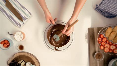 How To Temper Chocolate Video Better Your Bake By Nielsen Massey