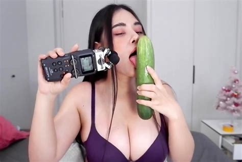 ASMR Wan Cucumber Licking Video Leaked DirtyShip Com