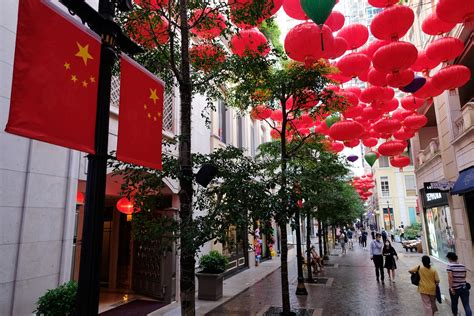 Aug 10, 2021 · 今年國慶焰火將在高雄施放，但受疫情影響，外界關注國慶焰火與明年台灣燈會活動是否如期舉行。對此，高雄市長陳其邁今天(10日)表示，他對台灣疫情有信心，會持續做好準備，但疫情仍是最重要的因素，活動會隨疫情調整，在防疫優先下辦理國慶焰火或台灣燈會。 喜迎國慶 香港社會氛圍濃! - 香港 - 香港文匯網