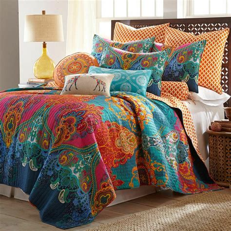 Setting up your dream suite is easy with modern bedding. Reversible Bohemian Damask Quilt Set Bedding Comforter Bed