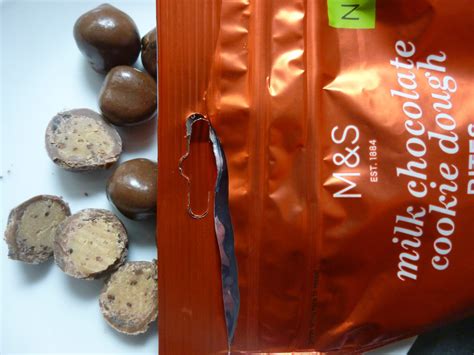 Marks and spencer cookies available to buy globally with door to door postage. Marks & Spencer Food Reviews: M&S Milk Chocolate Cookie ...