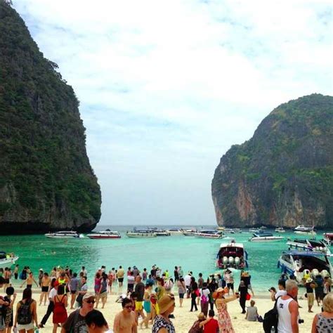 This constitutional monarchy is, in fact, a serious tourism destination thanks to its culture, ancient monuments, extraordinary buddhist temples, splendid islands, impressive beaches and. Het beroemdste strand van Thailand: Ko Phi Phi Lee