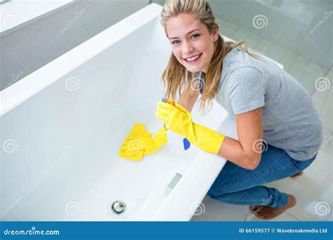 Woman Cleaning The Bath Tub Stock Image Image Of Life Gloves 66159577