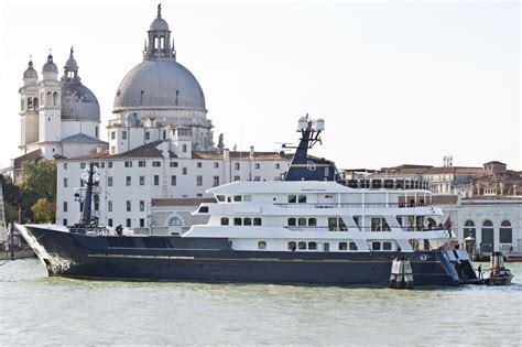 Flavio briatore is towner of the yacht force blue. Il meraviglioso yacht di Flavio Briatore: il Force Blue ...