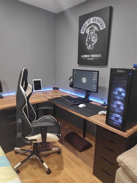 Finally Finished My Setup Computer Desk Setup Computer Gaming Room