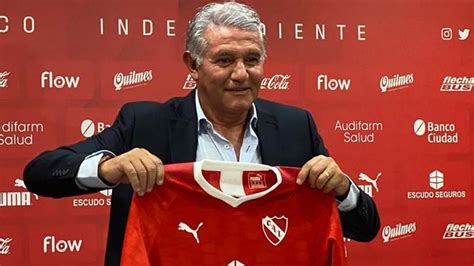 Jorge burruchaga, el ahora ex manager de independiente, y pablo moyano durante el partido que disputaron por la copa sudamericana ante fénix, el 2 de diciembre de 2020. Burruchaga: "El miércoles solucionaremos las deudas" - De ...