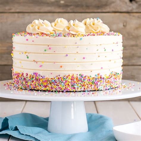 vanilla cake with vanilla buttercream vanilla birthday cake vanilla cake birthday cake icing