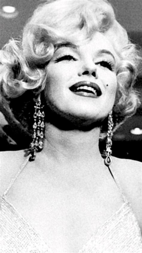 At Premiere Of Some Like It Hot Marilyn Monroe Photos Marilyn Monroe