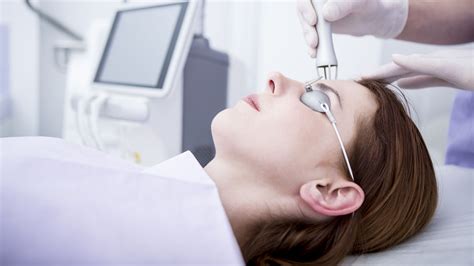 We Asked An Expert What Actually Happens During Laser Treatment For Acne