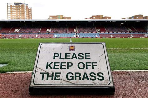 West Ham Owners Urge Fans Not To Invade Pitch At Final Boleyn Ground Game London Evening