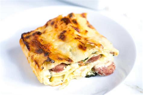 At first, the mixture will seize up and look crumbly, but will smooth out as you keep adding milk and whisking. Creamy White Chicken Lasagna Recipe