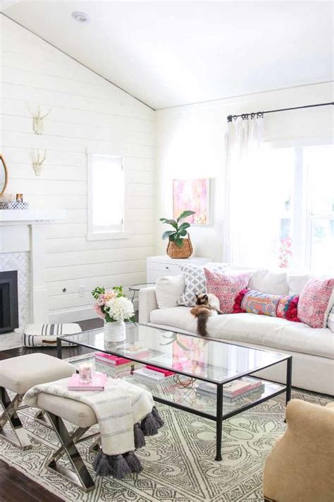 Give your dining space a distinctly glam touch with sleek, modern dining chairs. 15 Summer Decorating Ideas That I Love - Modern Glam ...