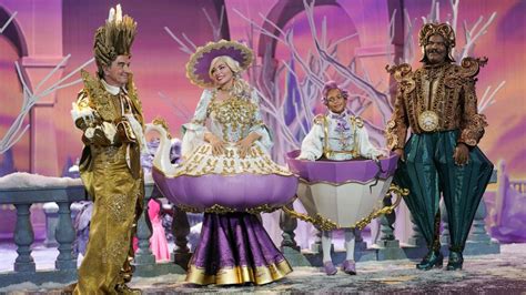 See Shania Twain Transform Into Mrs Potts For Beauty And The Beast A