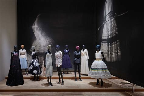 Christian Dior: Designer Of Dreams by OMA + Shohei Shigematsu - 谷德设计网