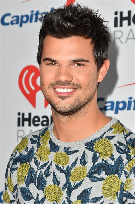 Feb 11, 1992 · taylor lautner is a handsome man with an awesome athletic body physique in his late 20s. Taylor Lautner Mania on Twitter: "🔥 ATUALIZAÇÃO NA GALERIA ...