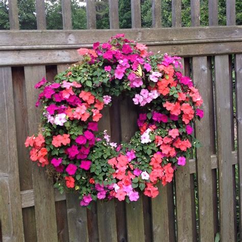 17 Best Images About Living Wreaths On Pinterest Gardens