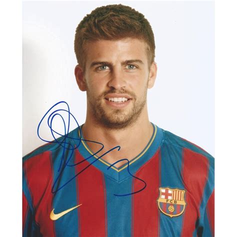 Fcbarcelona football player | kosmos president & founder. Autographe Gerard PIQUE (Photo dédicacée)