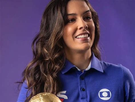 Saiba Quem é Renata Silveira Primeira Mulher A Narrar Um Jogo De Copa Do Mundo Em Tv Aberta Vigia