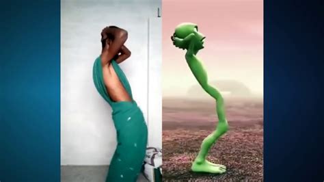 Dame Tu Cosita Dance With Alien Green Alien Dance Youtube