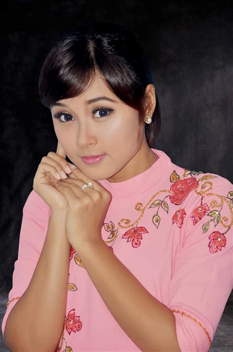 Actress Mone With Pretty Myanmar Dress Welcome Friendsအခ်စ္သေကၤတ