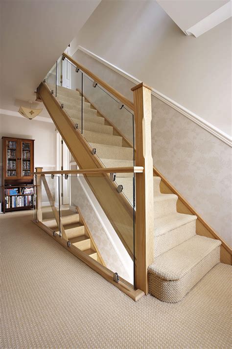 But we find it particularly interesting when there's a combination of materials, such as wood or concrete for the stairs and glass for the staircase wall. Oak and Glass Staircase - Neville Johnson