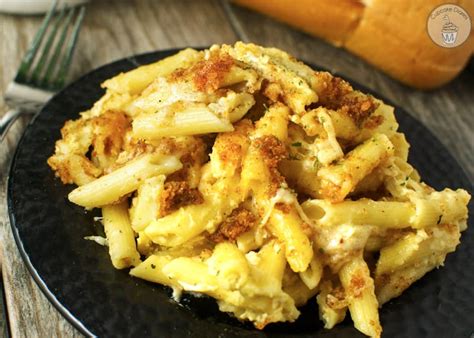 And as you can imagine having 6 little kids, macaroni is always a hit at dinner time! Crock Pot Mac and Cheese