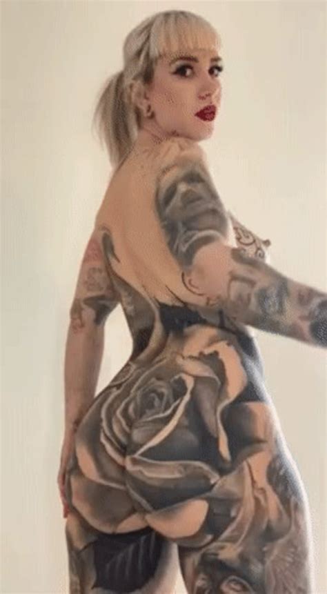 Who Is This Hot Tattooed Blonde Pawg Shaking Her Ass