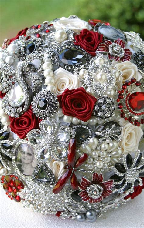 20 Chic Brooch Wedding Bouquets With Diy Tutorial Deer Pearl Flowers