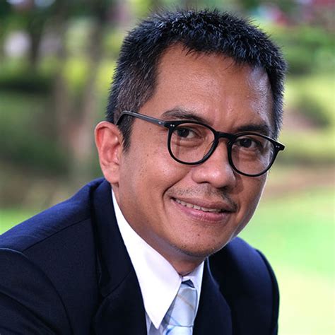 Meskipun tepat, tapi desain swiss lebih dari itu. Jack Arthur Simanjuntak, M.Des.Sc. - UPH | Universitas ...