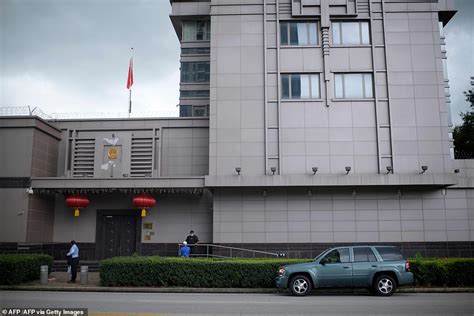 Us Officials Force Their Way Into Chinese Consulate In Houston After It Is Shut Down Amid