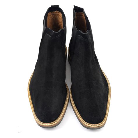 Whether you like suede chelsea boots or suede chukkas, here's everything you need to know about finding a pair you'll love. Find Black Suede Chelsea Boots Mens Style | Gucinari