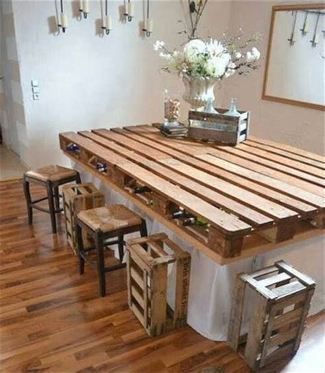 The table is distressed markings throughout. 58 DIY Pallet Dining Tables | DIY to Make