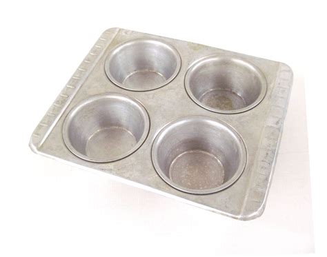 Wilton Air Bake Muffin Tin Extra Large Jumbo 4 Cupcake Pan