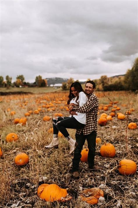 30 Sweet Fall Engagement Photo Ideas Fall Couple Pictures Fall
