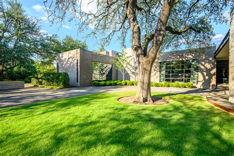 Poolside Paradise | D Landscape