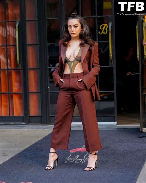 Charli Xcx Shows Off Her Sexy Tits In New York Photos Onlyfans