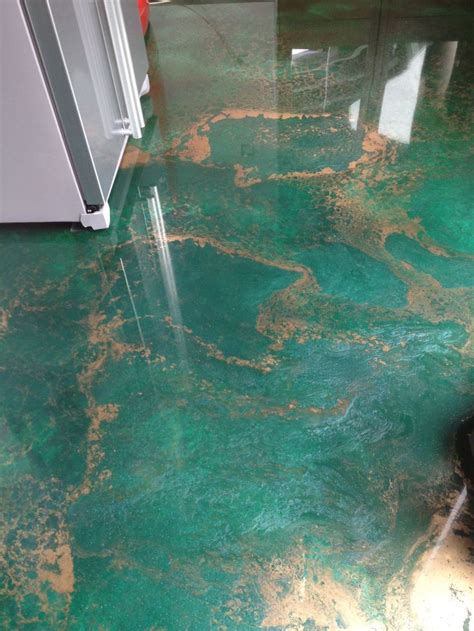 Epoxy coating can color under uv rays, so keep your garage door closed whenever possible. Resin floor - epoxy resin DIY en 2020 | Pisos de concreto ...