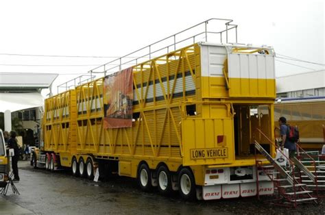 Height adjustment options of the top and mid rails are possible using the sliding top riser. Stockcrates - Booth Engineering
