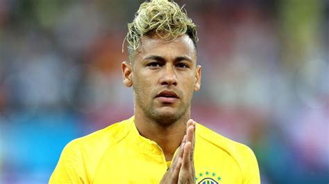 Brasiliens neymar zeigt sich mit neuer frisur bei der wm in russland foto: "Wie ein Wischmop": Neymar failt mit WM-Team & neuer ...