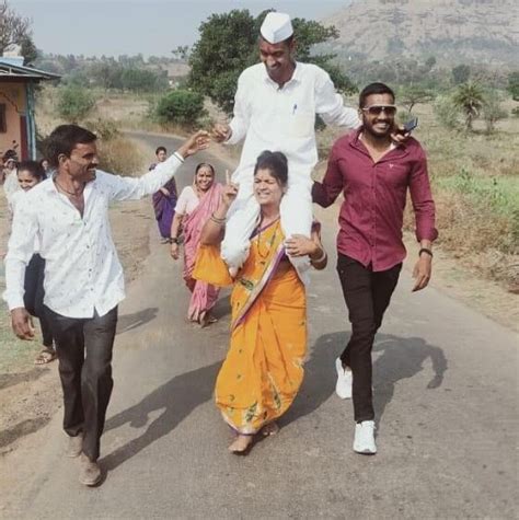 यूपी पंचायत वोटर लिस्ट में नये वोटरों का नाम कैसे चेक करें. Wife Lift Husband On Her Shoulders During His Procession ...