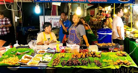 Wulai Chiang Mai Sunday Night Market 17 Living Nomads Travel Tips Guides News And Information