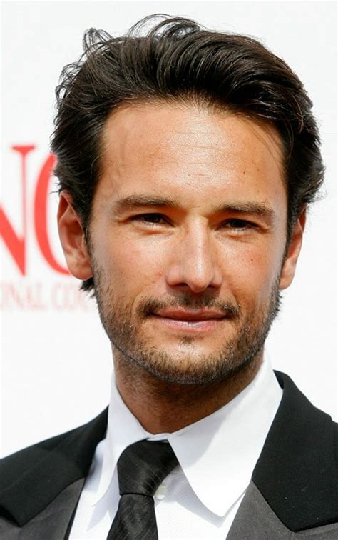Born 22 august 1975) is a brazilian actor and voice actor. RODRIGO SANTORO VAI INTERPRETAR JESUS CRISTO NO REMAKE DE ...