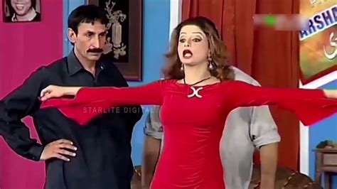 Nida Chaudhry Iftikhar Thakur Nasir Chinyoti Sexy Jokes On Stage