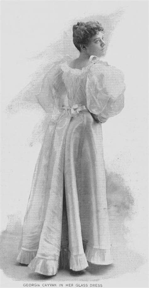 28 Women Fashion 1890 