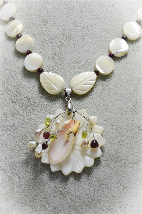 Mother Of Pearl Pendant Necklace White Beaded Sea Shell Etsy
