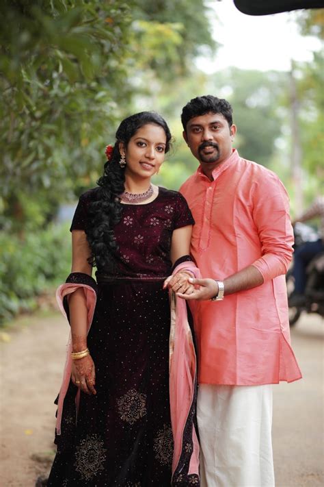 Best Hindu Matrimonials In Kerala Intimate Matrimony Indian Wedding Couple Couple Wedding