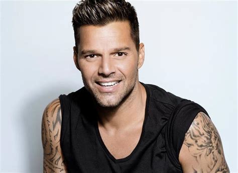 He lives between miami and san juan, puerto rico.en español: Após cena sensual, Ricky Martin passa a seguir Marcos ...